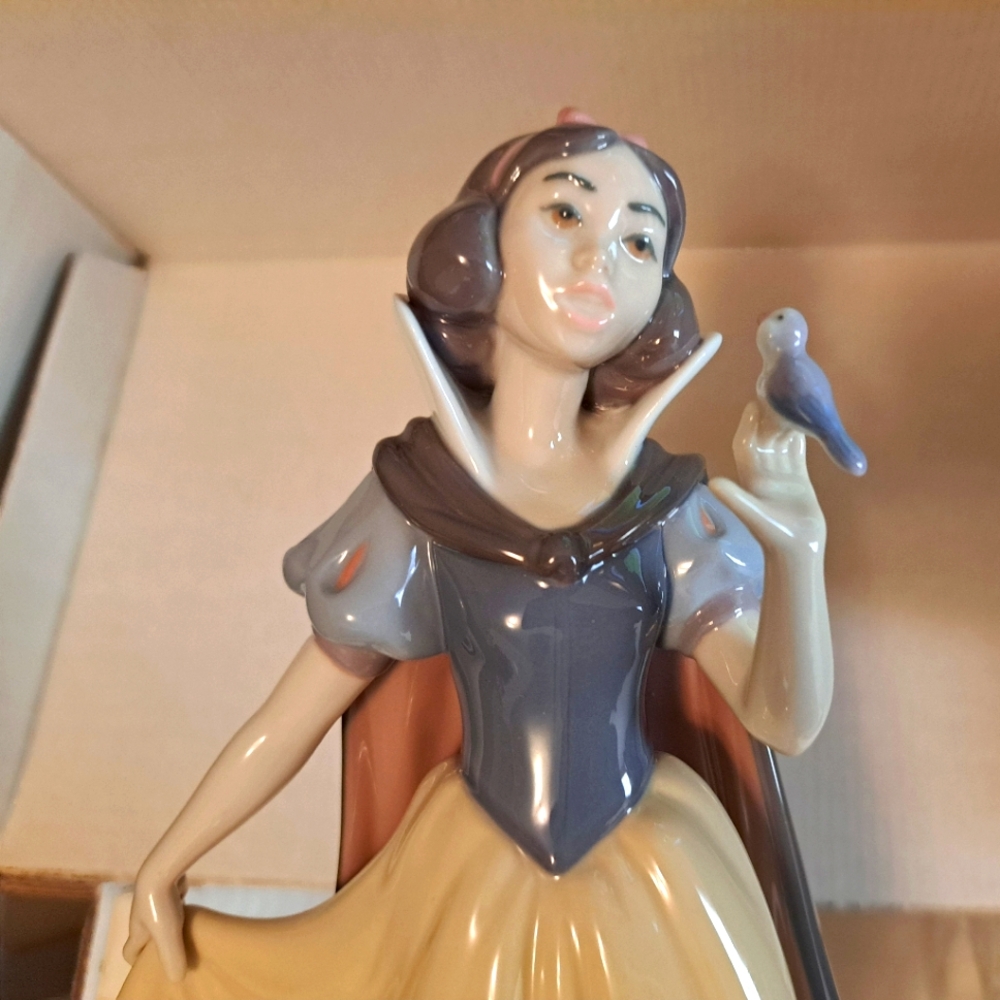 RARE Signed 1994 Lladro Disney Collaboration Snow White figurine in box